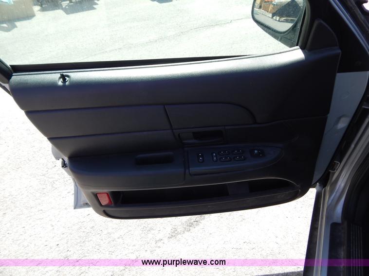 image for item I1057 2006 Ford Crown Victoria Police Interceptor