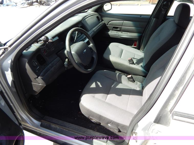 image for item I1057 2006 Ford Crown Victoria Police Interceptor