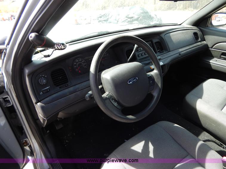 image for item I1057 2006 Ford Crown Victoria Police Interceptor