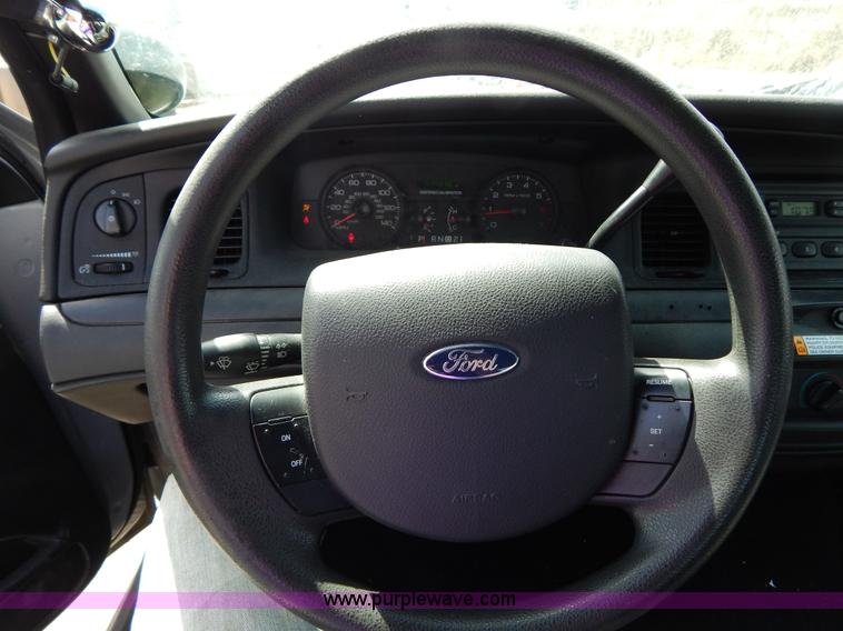 image for item I1057 2006 Ford Crown Victoria Police Interceptor