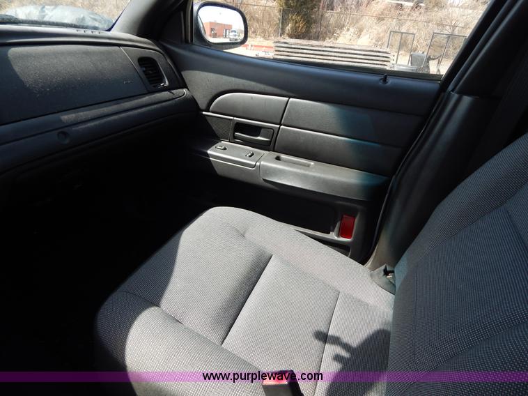 image for item I1057 2006 Ford Crown Victoria Police Interceptor