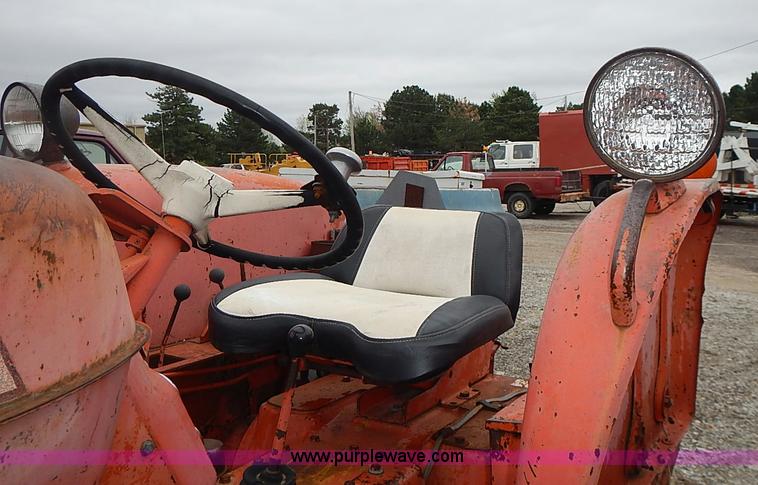 image for item I3653 1967 Allis Chalmers D17 Series IV tractor