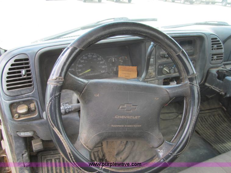 image for item I7020 1997 Chevrolet 1500 pickup truck