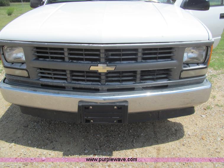 image for item I7020 1997 Chevrolet 1500 pickup truck