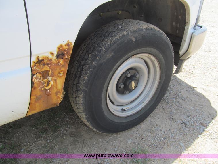 image for item I7020 1997 Chevrolet 1500 pickup truck