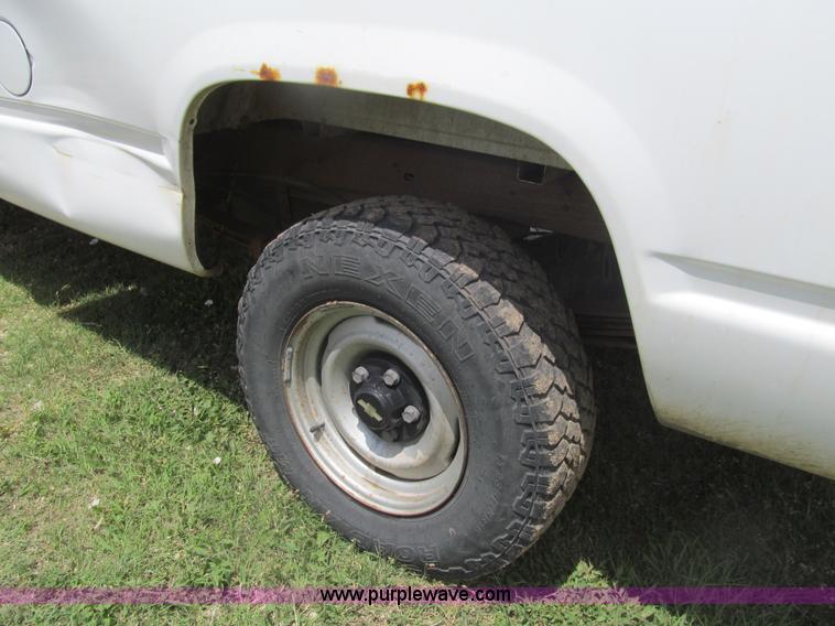 image for item I7020 1997 Chevrolet 1500 pickup truck