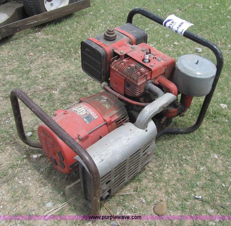 image for item I7022 Briggs & Stratton 4,400 watt generator