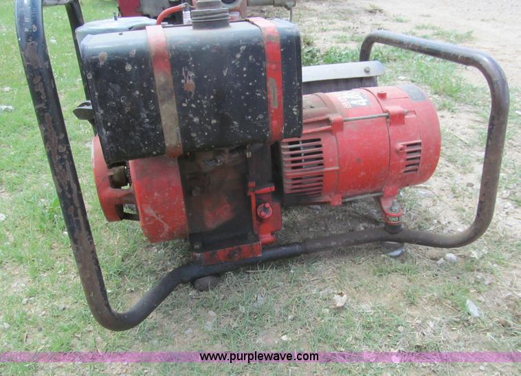 image for item I7022 Briggs & Stratton 4,400 watt generator