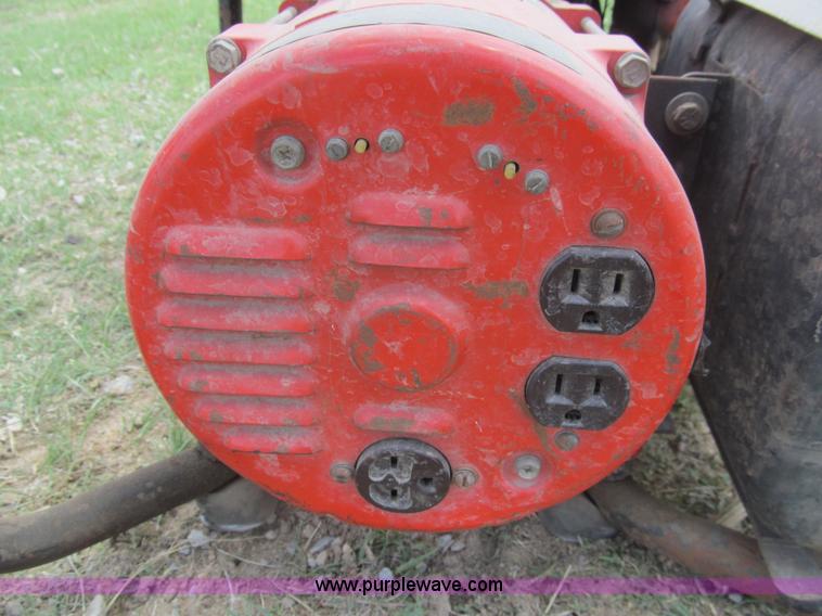 image for item I7022 Briggs & Stratton 4,400 watt generator