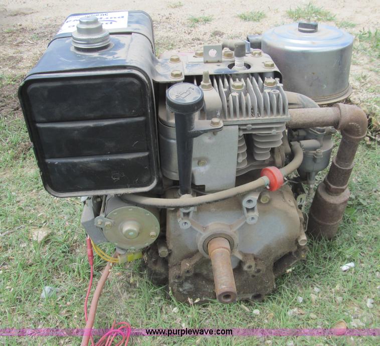 image for item I7024 Briggs & Stratton 195437 gas engine