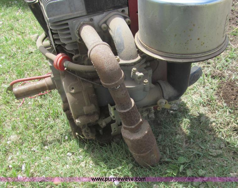 image for item I7024 Briggs & Stratton 195437 gas engine