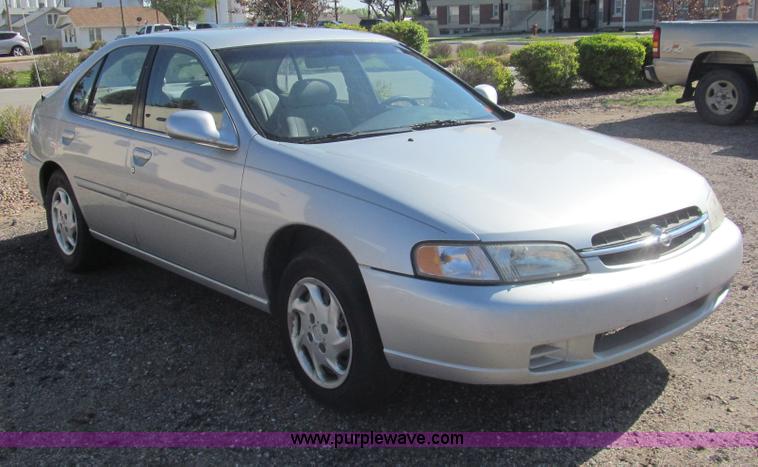 image for item I7028 1998 Nissan Altima GXE