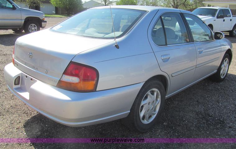 image for item I7028 1998 Nissan Altima GXE