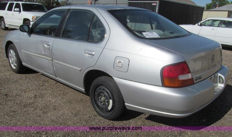 image for item I7028 1998 Nissan Altima GXE