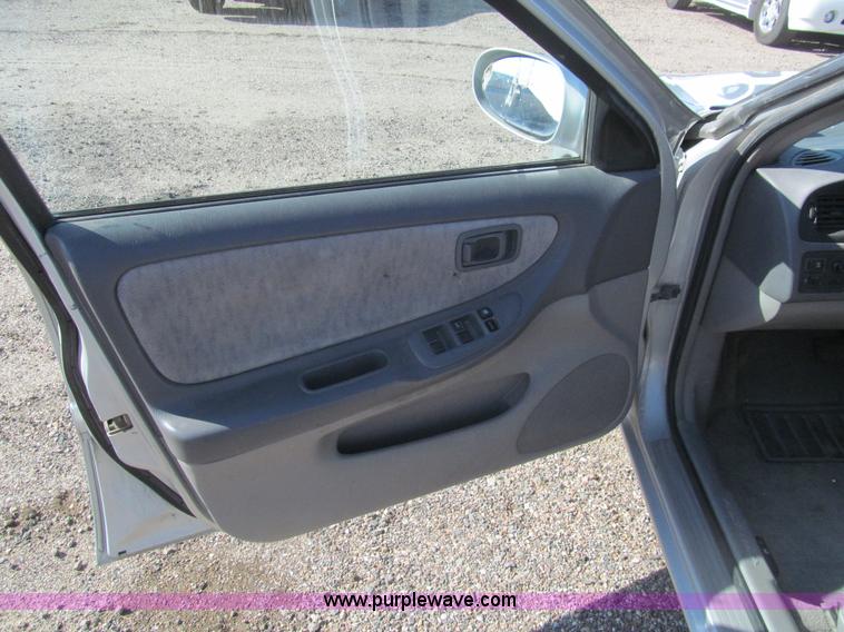 image for item I7028 1998 Nissan Altima GXE