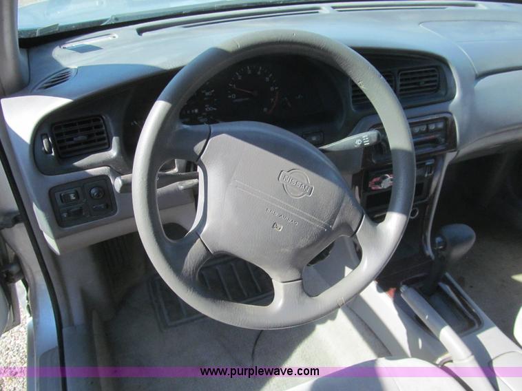 image for item I7028 1998 Nissan Altima GXE