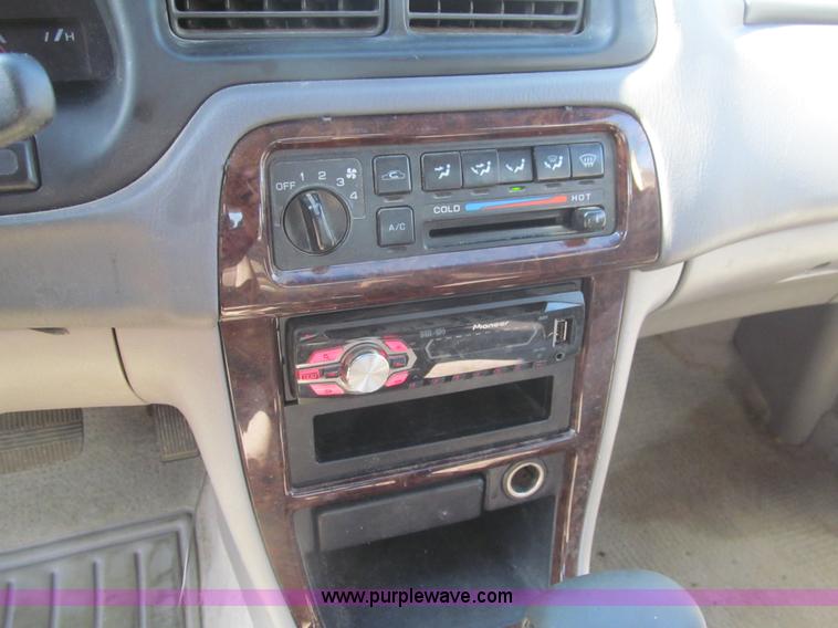 image for item I7028 1998 Nissan Altima GXE