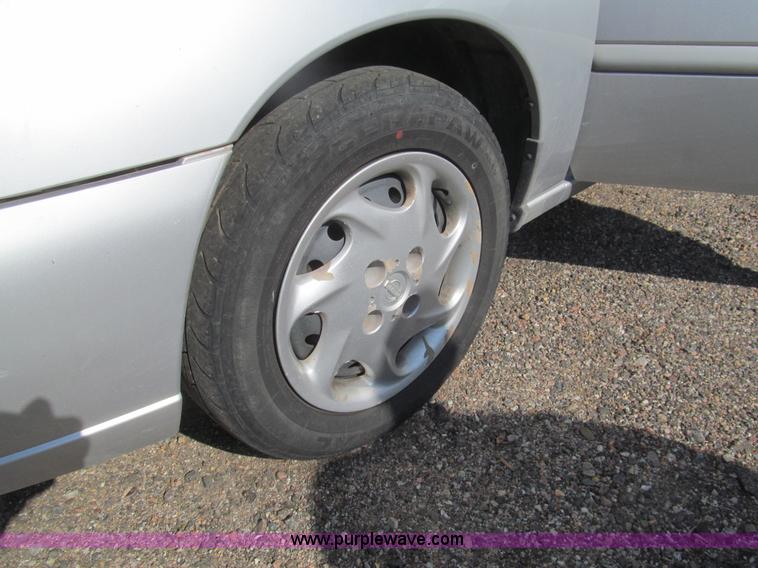 image for item I7028 1998 Nissan Altima GXE