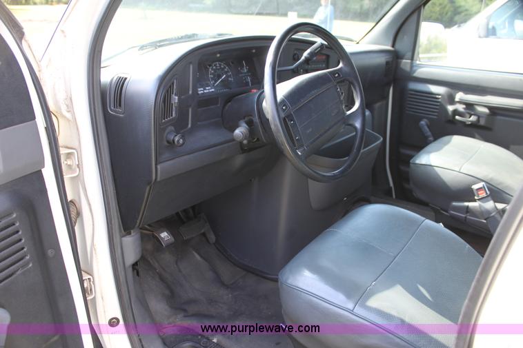 image for item I7414 1992 Ford Club Wagon E11 van