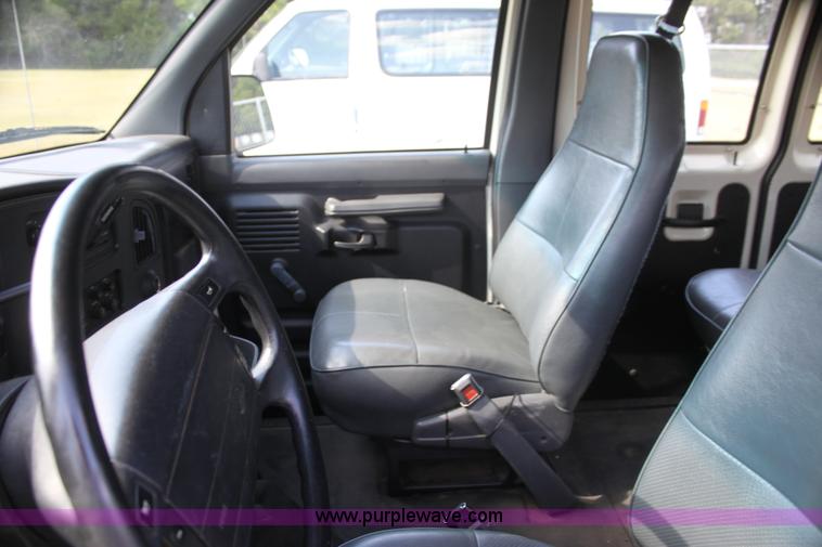 image for item I7414 1992 Ford Club Wagon E11 van