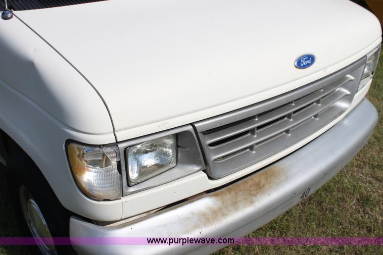 image for item I7414 1992 Ford Club Wagon E11 van