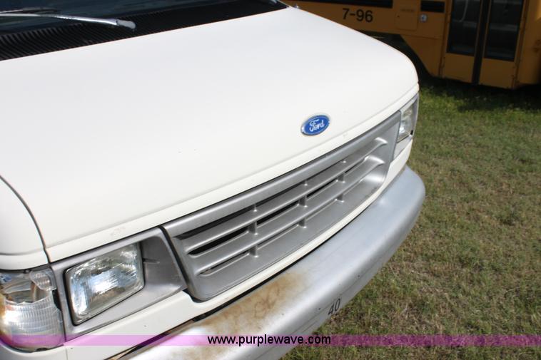 image for item I7414 1992 Ford Club Wagon E11 van