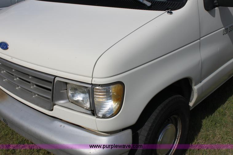 image for item I7414 1992 Ford Club Wagon E11 van