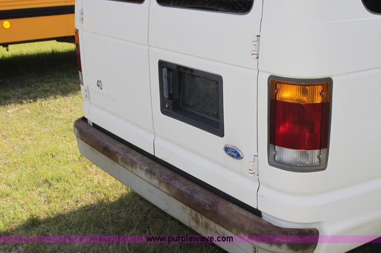 image for item I7414 1992 Ford Club Wagon E11 van