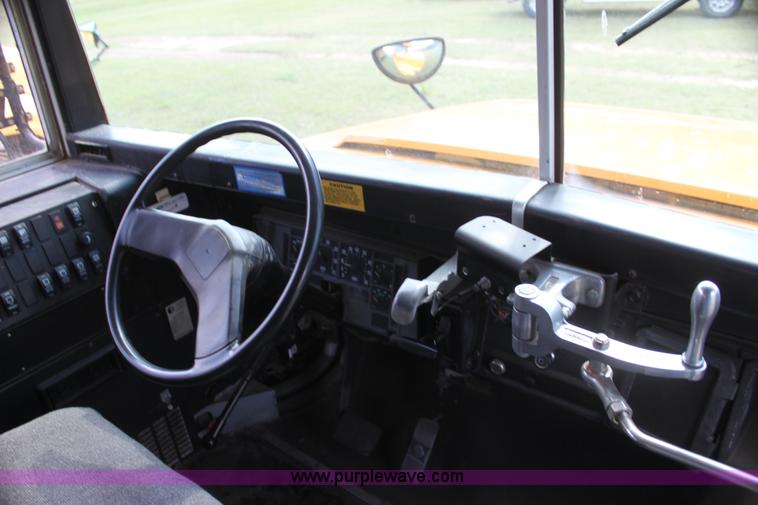 image for item I7415 1996 International 3800 school bus