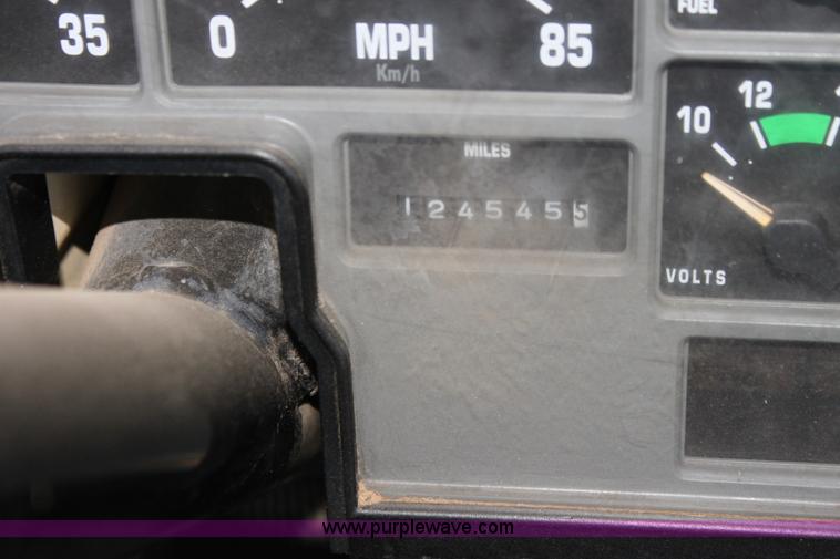 image for item I7415 1996 International 3800 school bus