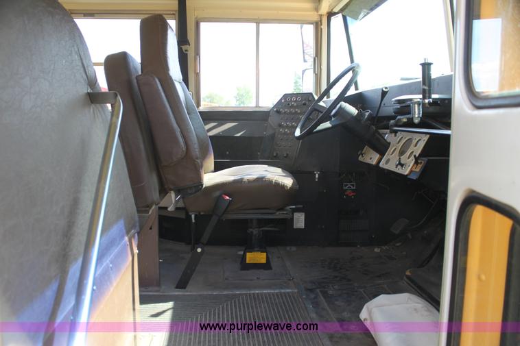image for item I7416 1997 Ford B800 school bus