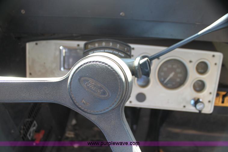 image for item I7416 1997 Ford B800 school bus