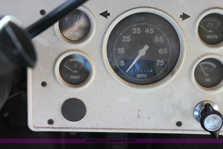 image for item I7416 1997 Ford B800 school bus