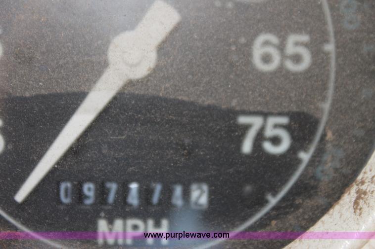 image for item I7416 1997 Ford B800 school bus