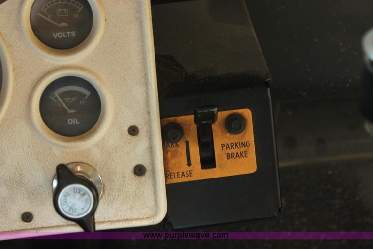 image for item I7416 1997 Ford B800 school bus