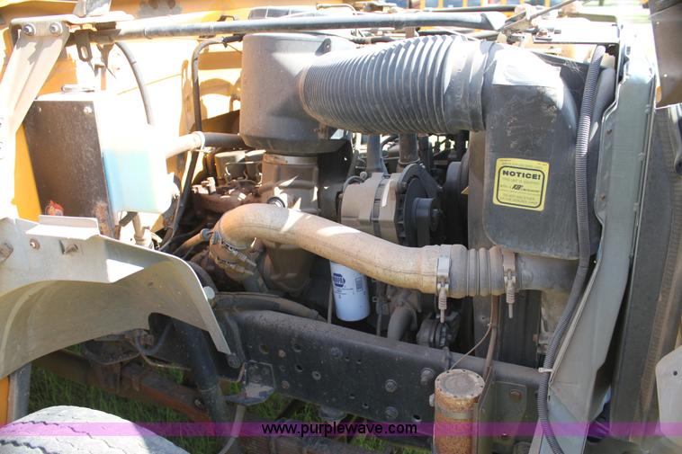 image for item I7416 1997 Ford B800 school bus