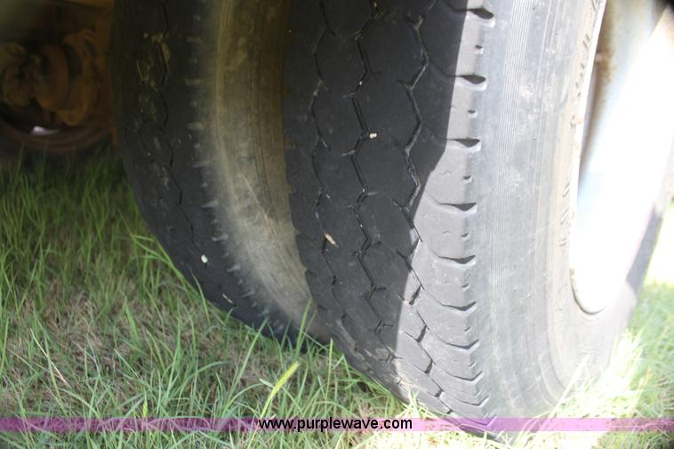 image for item I7416 1997 Ford B800 school bus