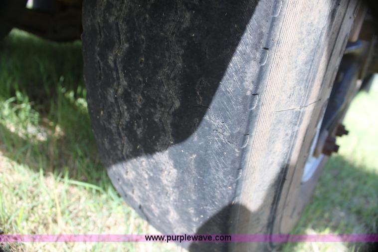 image for item I7416 1997 Ford B800 school bus