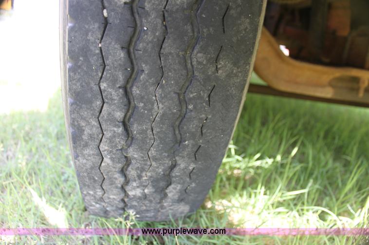 image for item I7416 1997 Ford B800 school bus