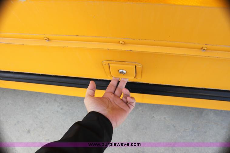 image for item I7432 1993 Blue Bird TC2000 school bus