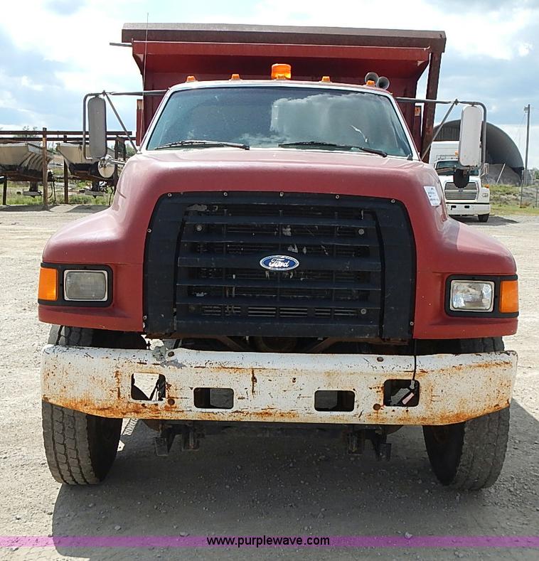 image for item J3194 1995 Ford F800 dump truck
