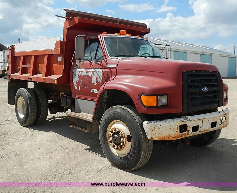 image for item J3194 1995 Ford F800 dump truck