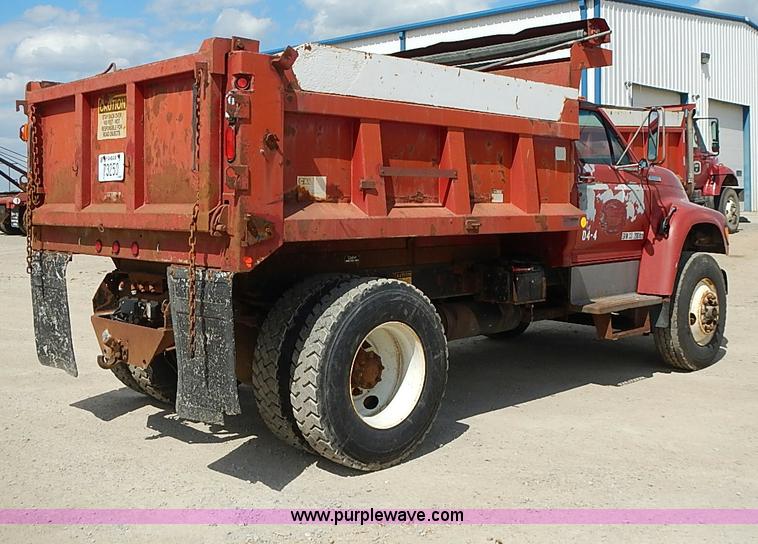 image for item J3194 1995 Ford F800 dump truck