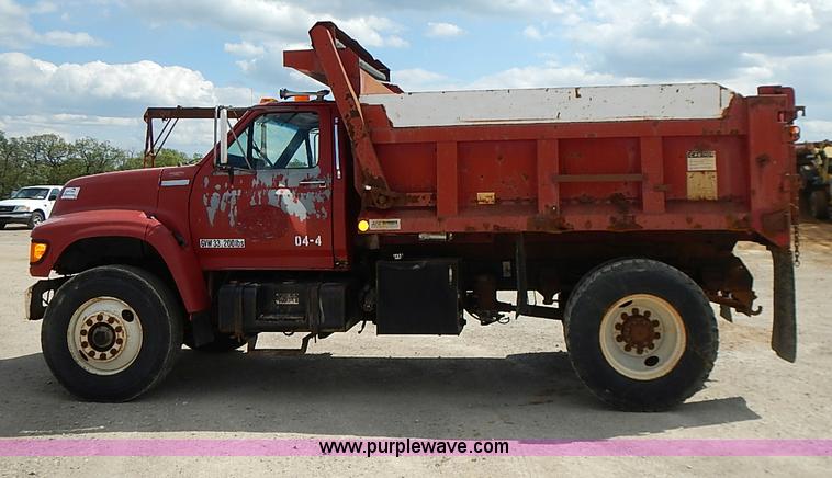image for item J3194 1995 Ford F800 dump truck