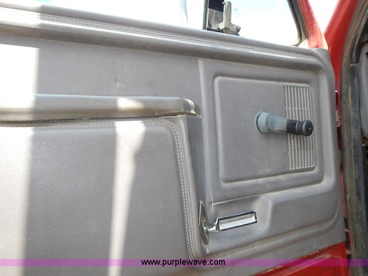 image for item J3194 1995 Ford F800 dump truck