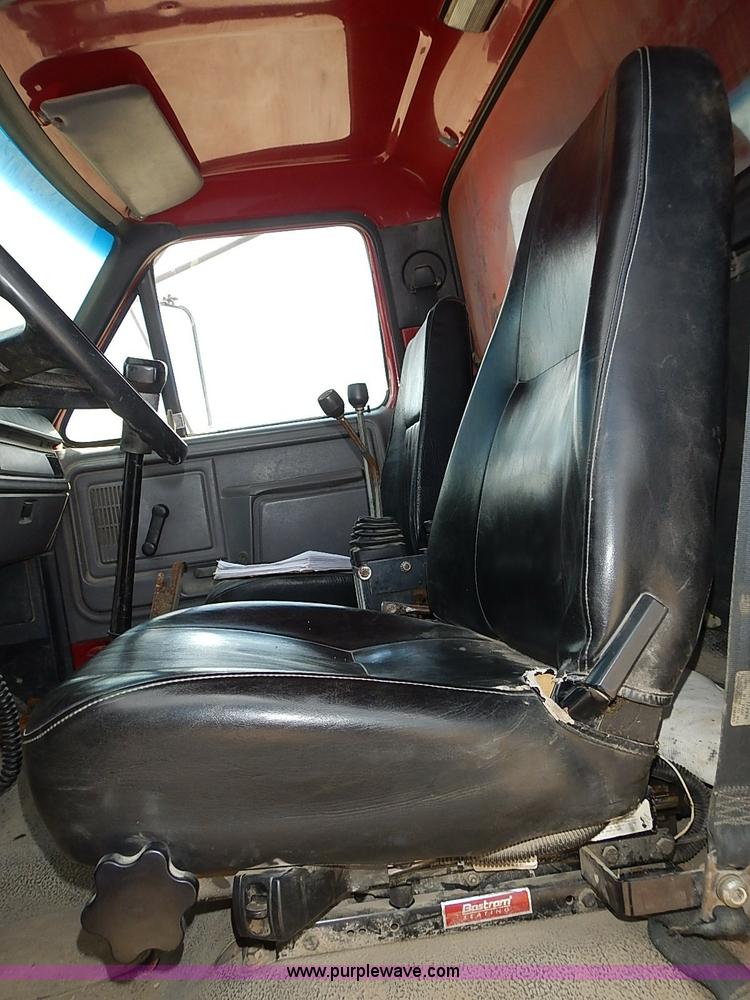 image for item J3194 1995 Ford F800 dump truck