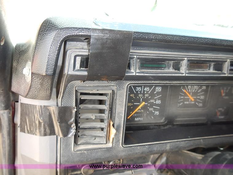 image for item J3194 1995 Ford F800 dump truck