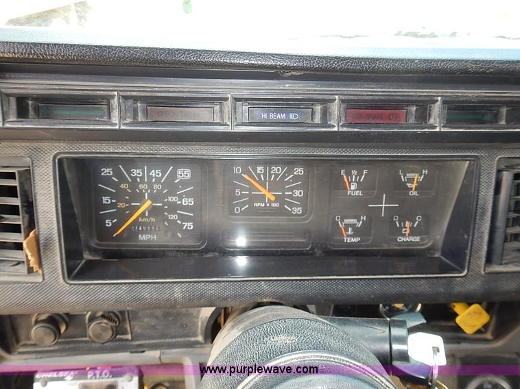 image for item J3194 1995 Ford F800 dump truck