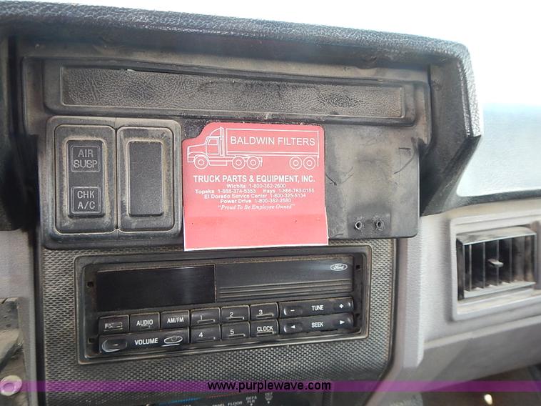 image for item J3194 1995 Ford F800 dump truck