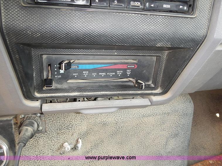 image for item J3194 1995 Ford F800 dump truck